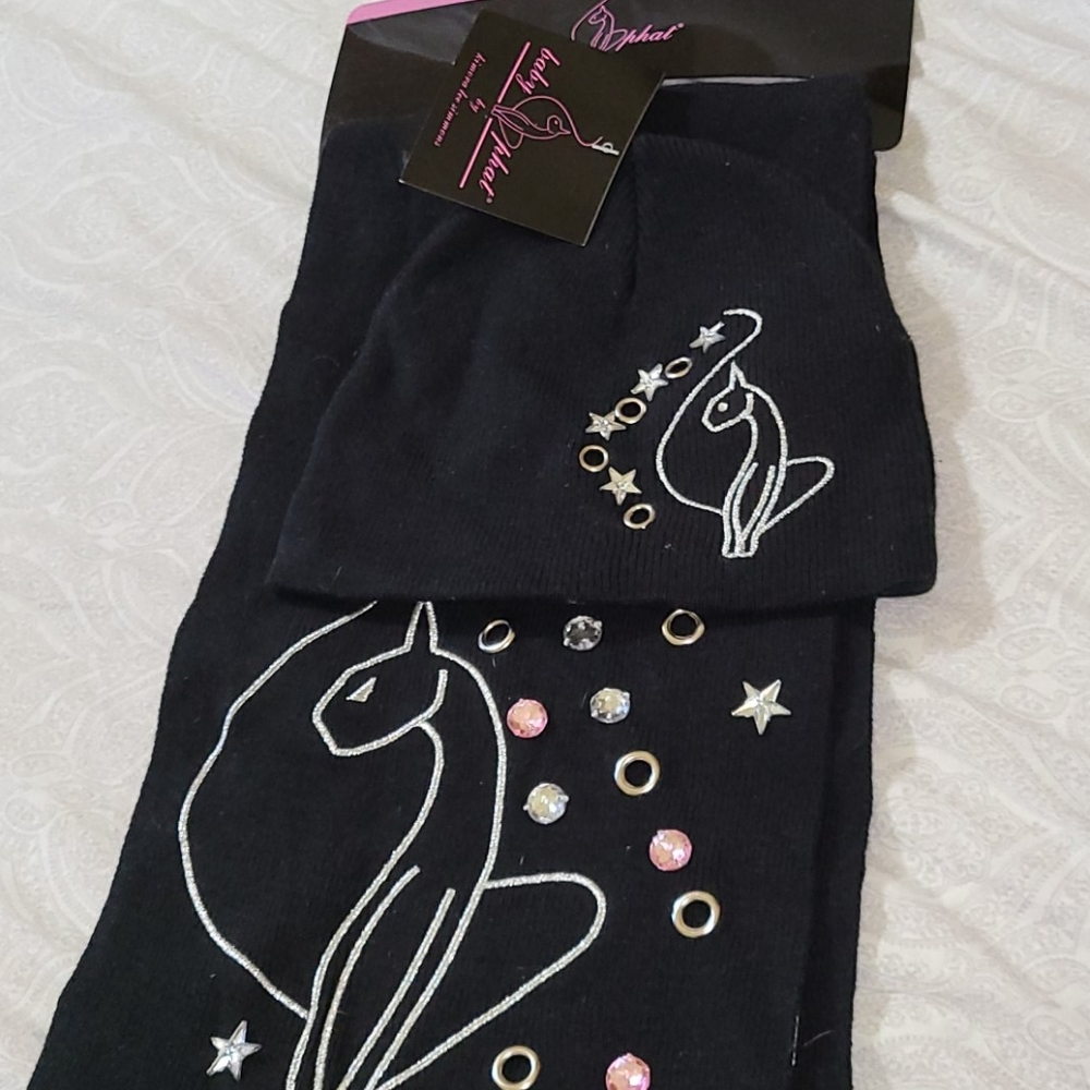 Black and silver NWT scarf set.